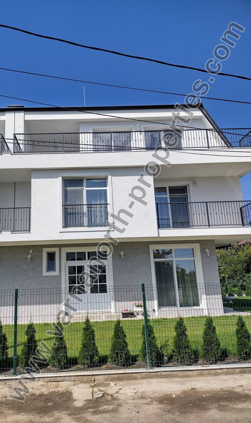 Къща в местност Ален Мак, Варна — Къща в Варна
