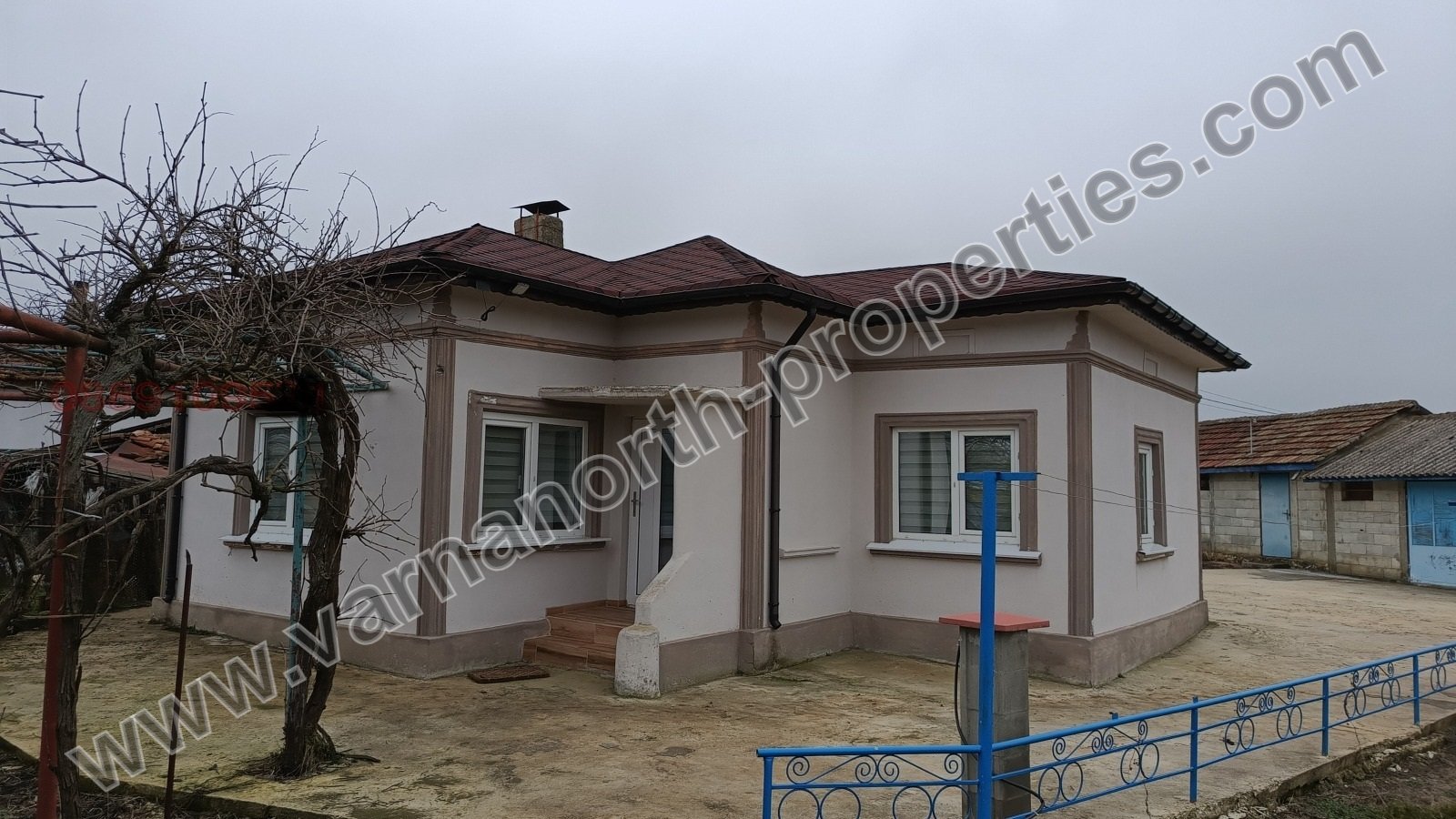 Реновирана къща на 7 км от морето — Къща в Соколово