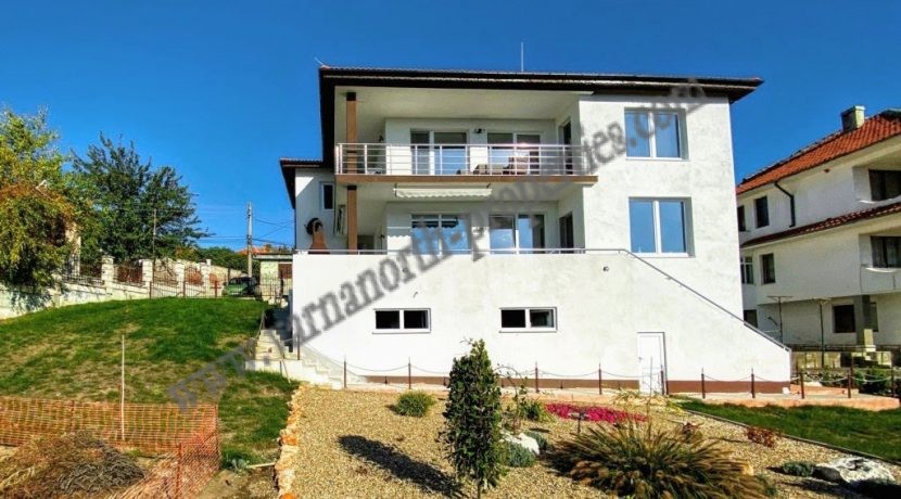 Beautiful-sea-view-villa-in-Balchik-01