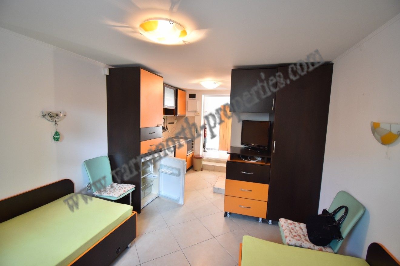 Möbliertes Einzimmer-Studio-Apartment, 150 Meter vom Strand
