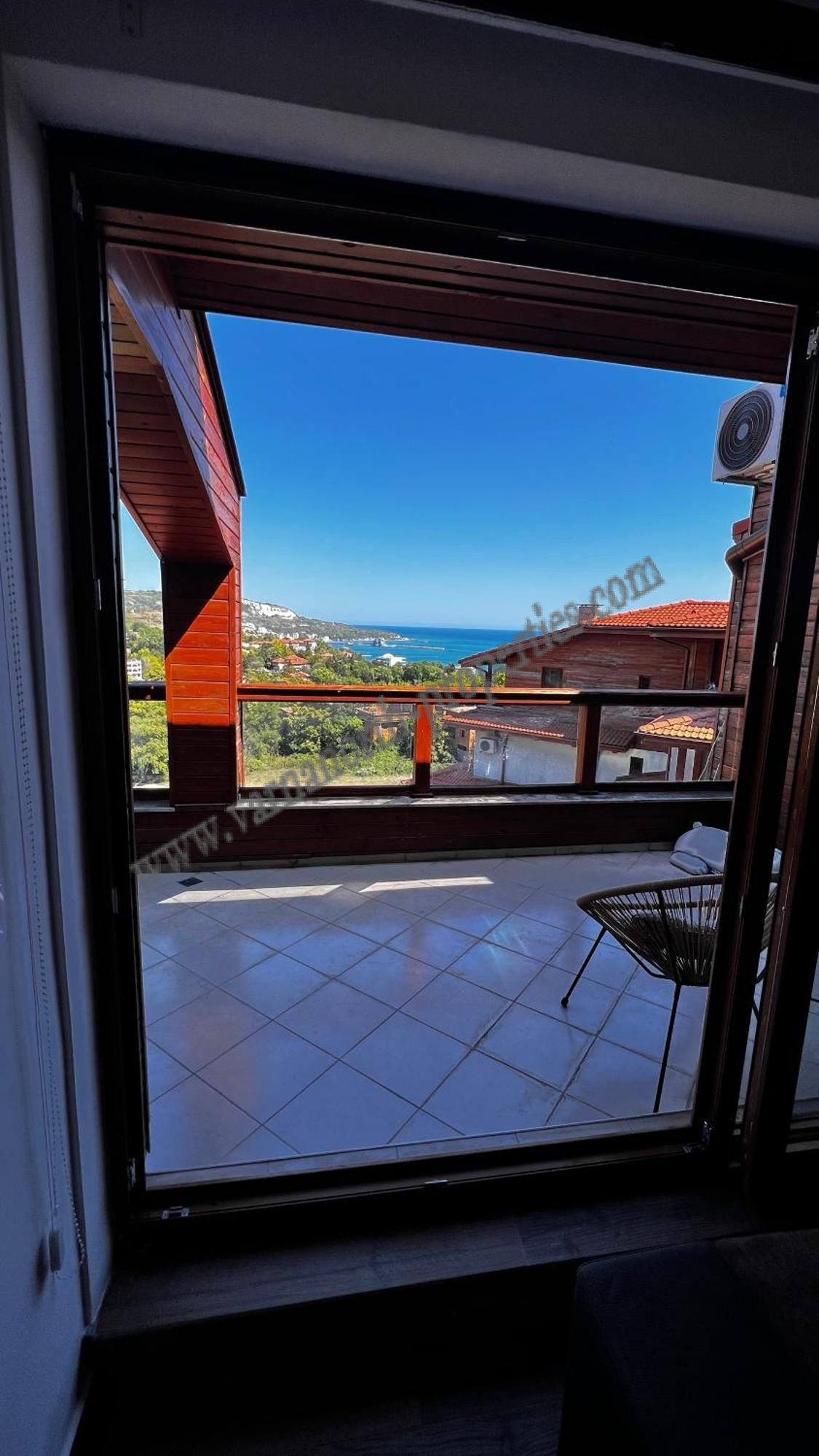 Möbliertes Apartment mit zwei Schlafzimmern und Meerblick