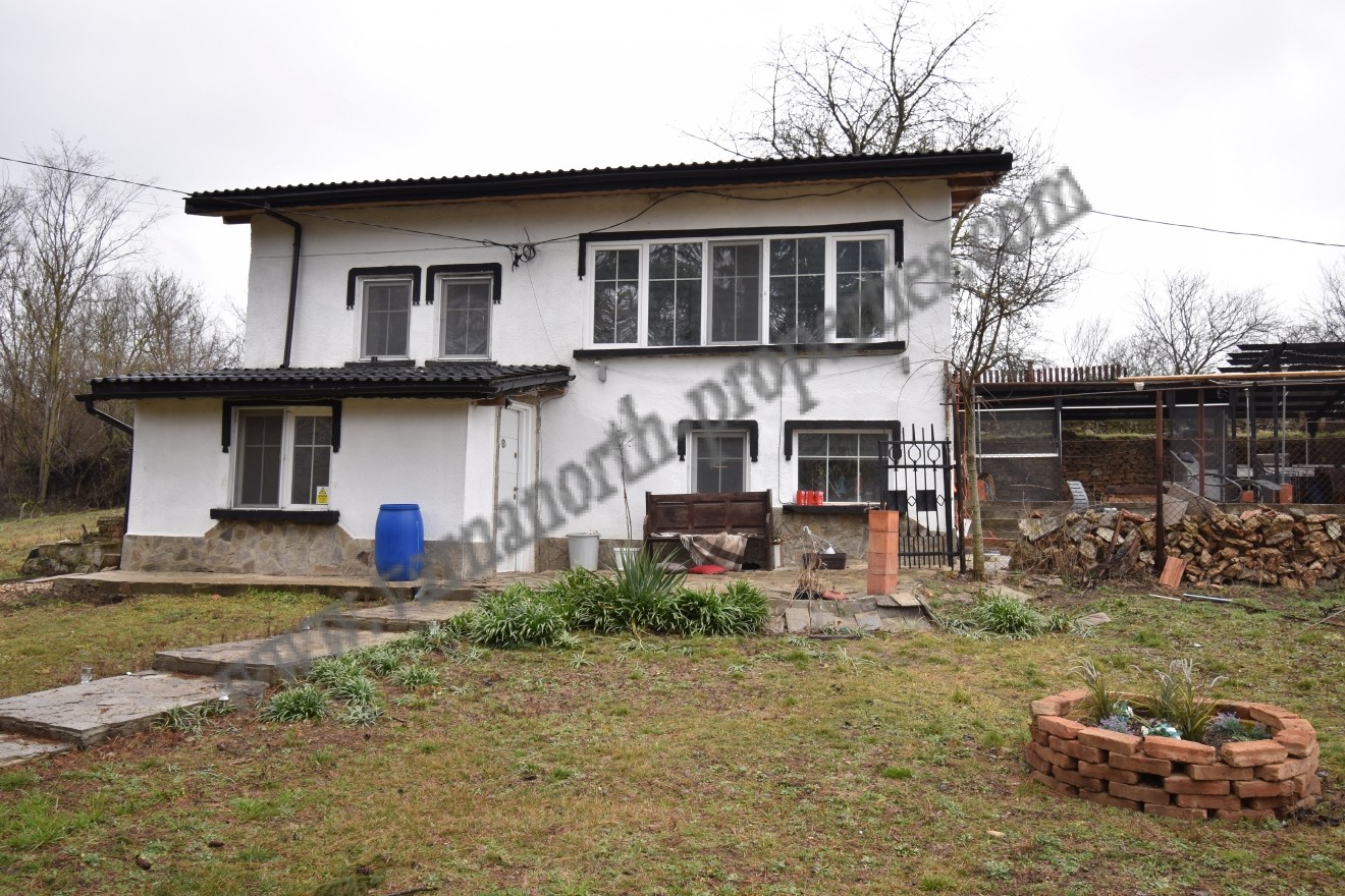 Къща с къща за гости близо до Каварна