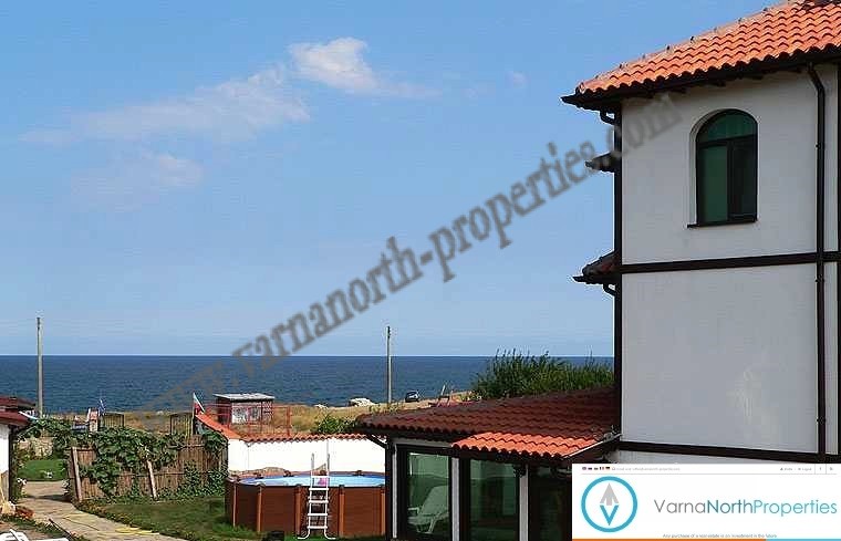 Kъща с двор и морска гледка на живописния бряг на Тюленово